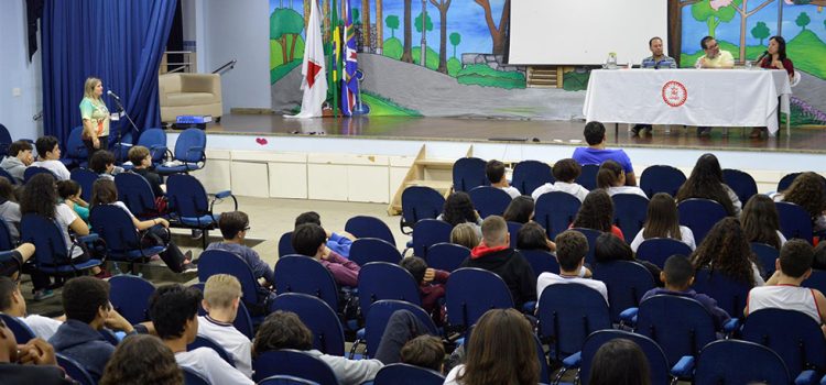 8º ano participa de mesa redonda sobre Sexualidade e Gravidez na Adolescência